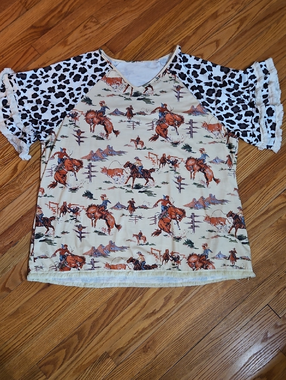 SHEIN Beige Western Horse Print Raglan Tee with Black Leopard Sleeves NWOT